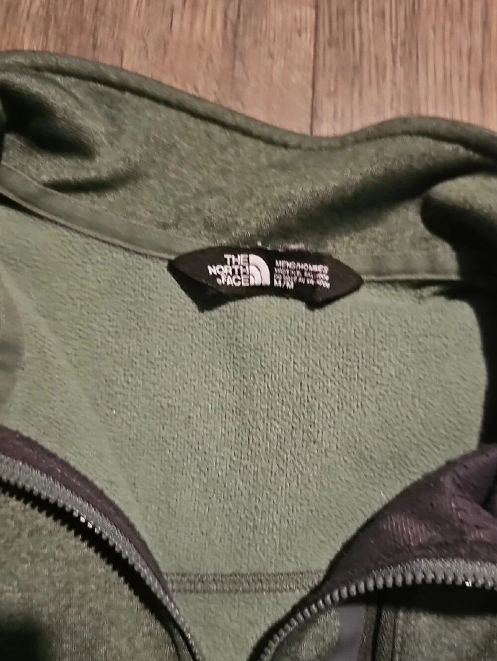 The North Face Men's Dark Olive Green Quarter-Zip Pullover Medium Shirt